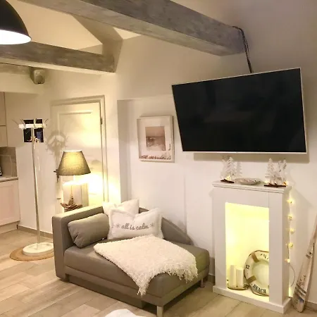 Gartenapartment Strandgut Mit Outdoor Whirlpool Und Garten 아파트