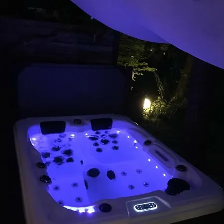 Gartenapartment Strandgut Mit Outdoor Whirlpool Und Garten Apartman *